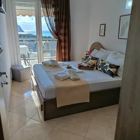 Sotiria Sea Side Luxury Apartment *